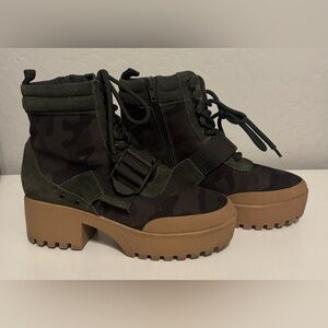 Steve Madden women’s Stylish Camouflage combat Boots